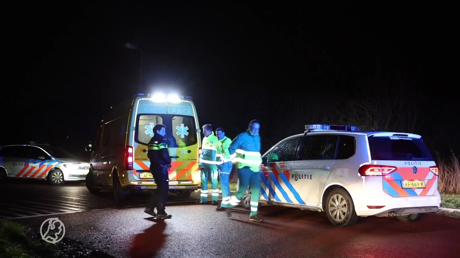 Overvallers crashen na wilde politieachtervolging in sloot bij Vinkel
