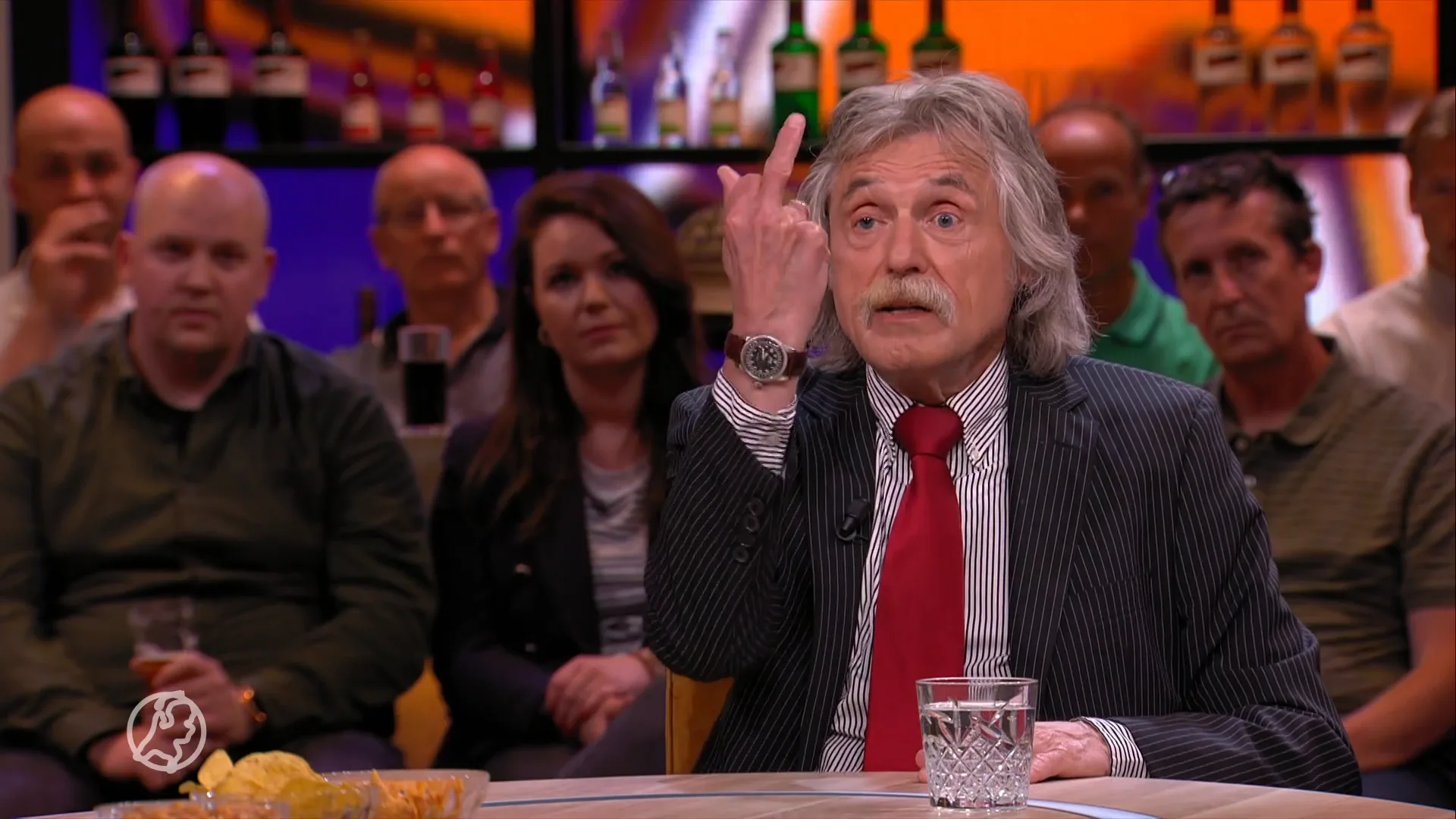 Johan Derksen geeft critici middelvinger bij terugkeer Vandaag Inside