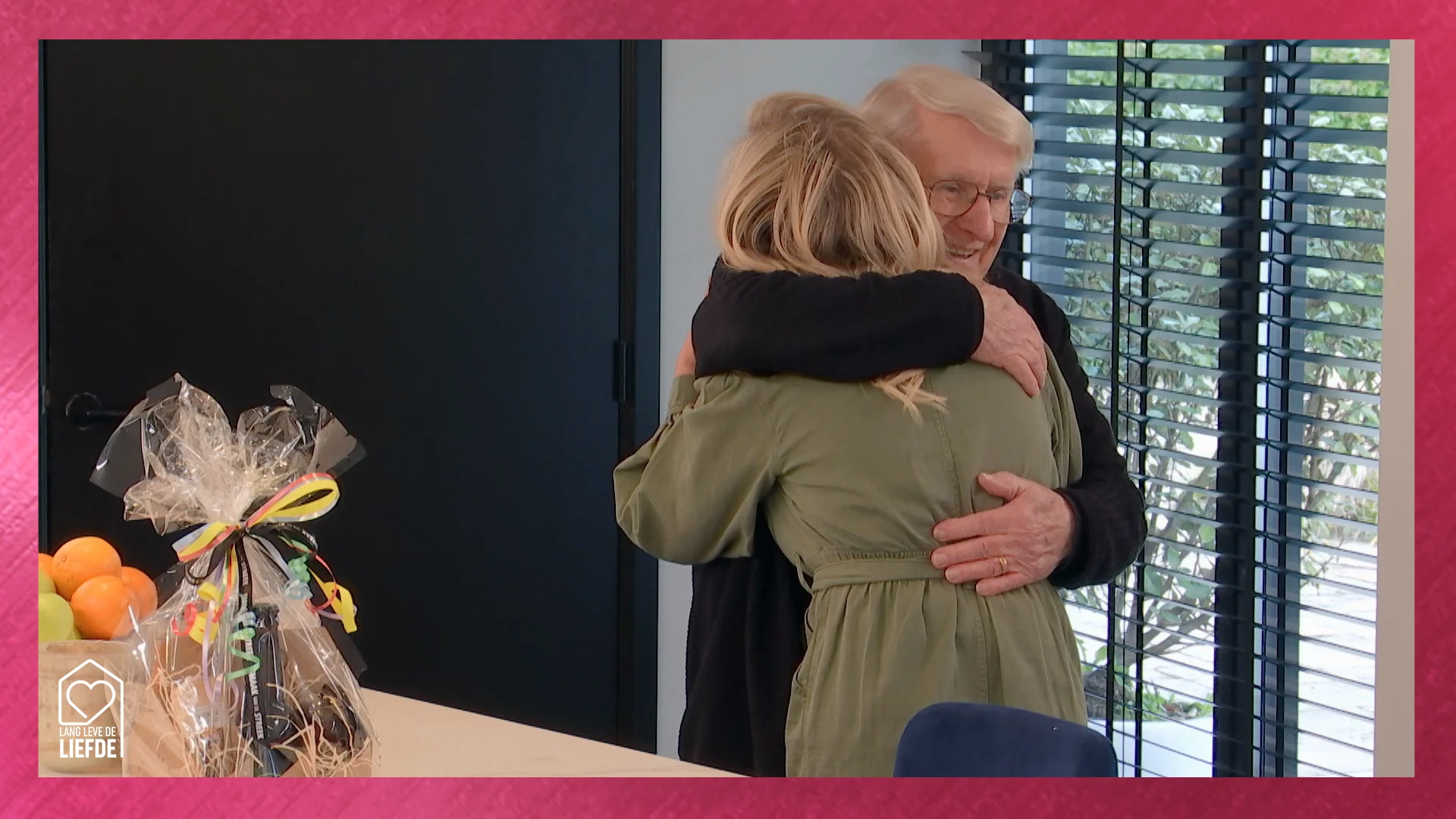 Kleindochter Els geeft opa Jeroen op voor een date