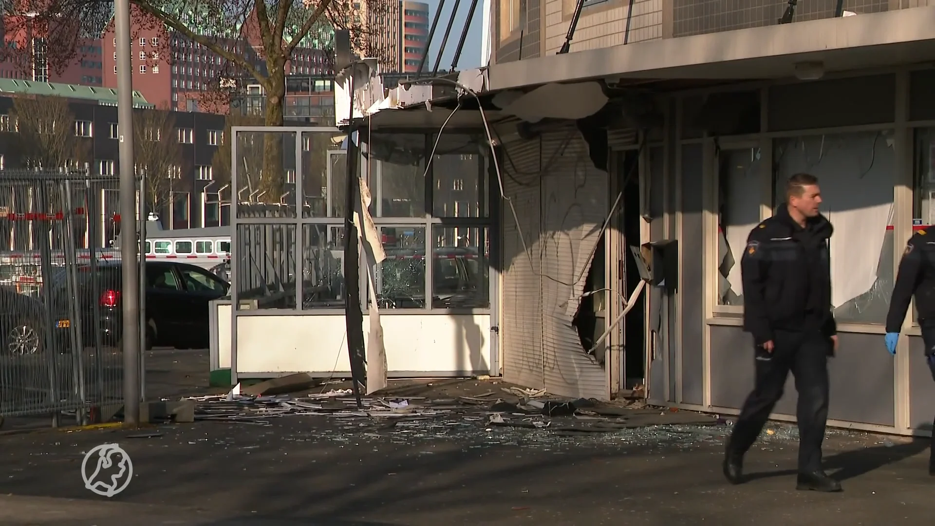 Enorme ravage na explosie bij shoarmazaak in Rotterdam