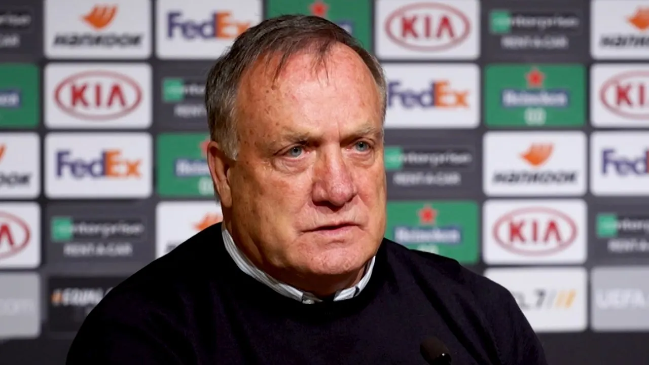 Dick Advocaat ontloopt scheidsrechter: ‘Want dan moet ik oppa...