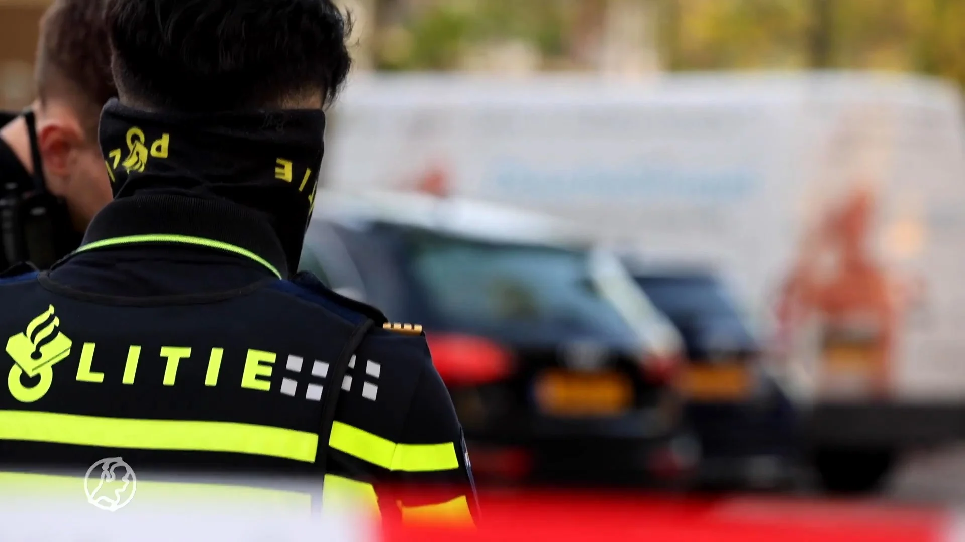 Auto beschoten met 'kalasjnikov' in Amsterdam, ook woning ger...