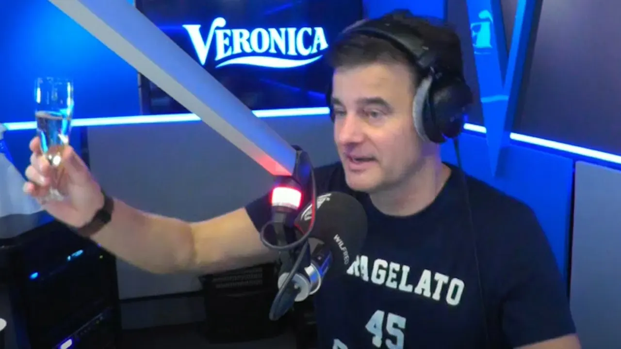 De eerste Veronica Inside-ochtendshow is een feit: ‘Proost, d...