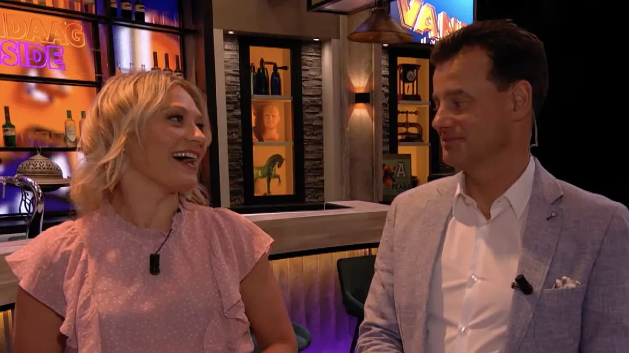 In de Wandelgangen met Roxane Knetemann: 'Hij is m'n grootste fan, hij is nu aan het kijken!'