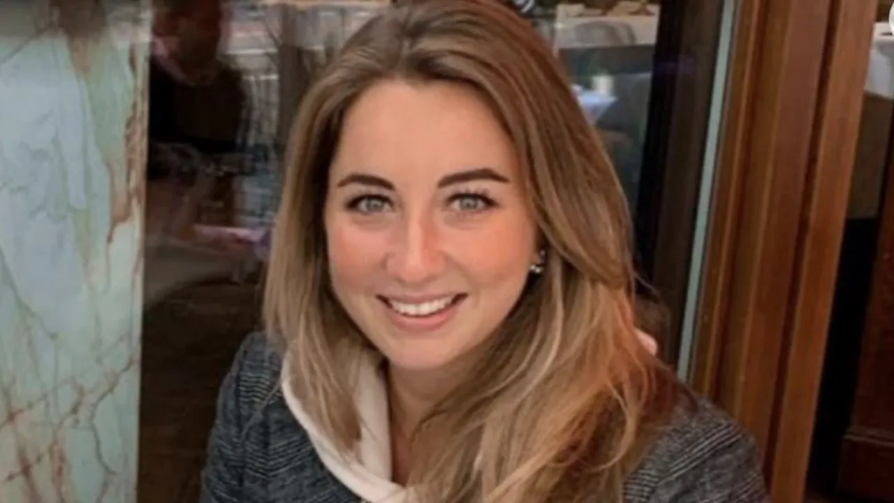 Vriendin Thomas Lam reageert vanuit stadion op gebeurtenis Ch...