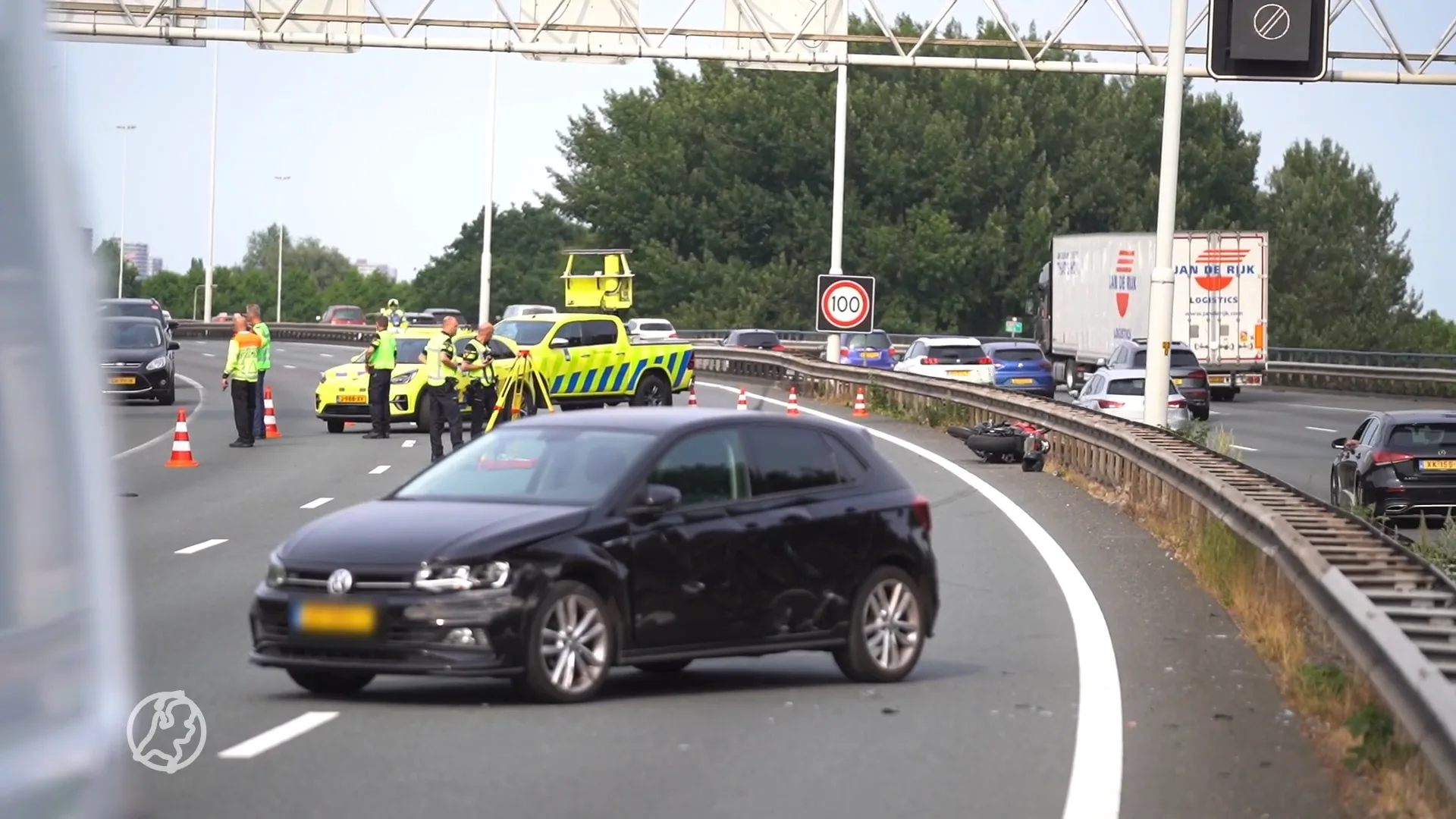 Motorrijdster (26) uit Rotterdamse overlijdt op A20 na ongeluk