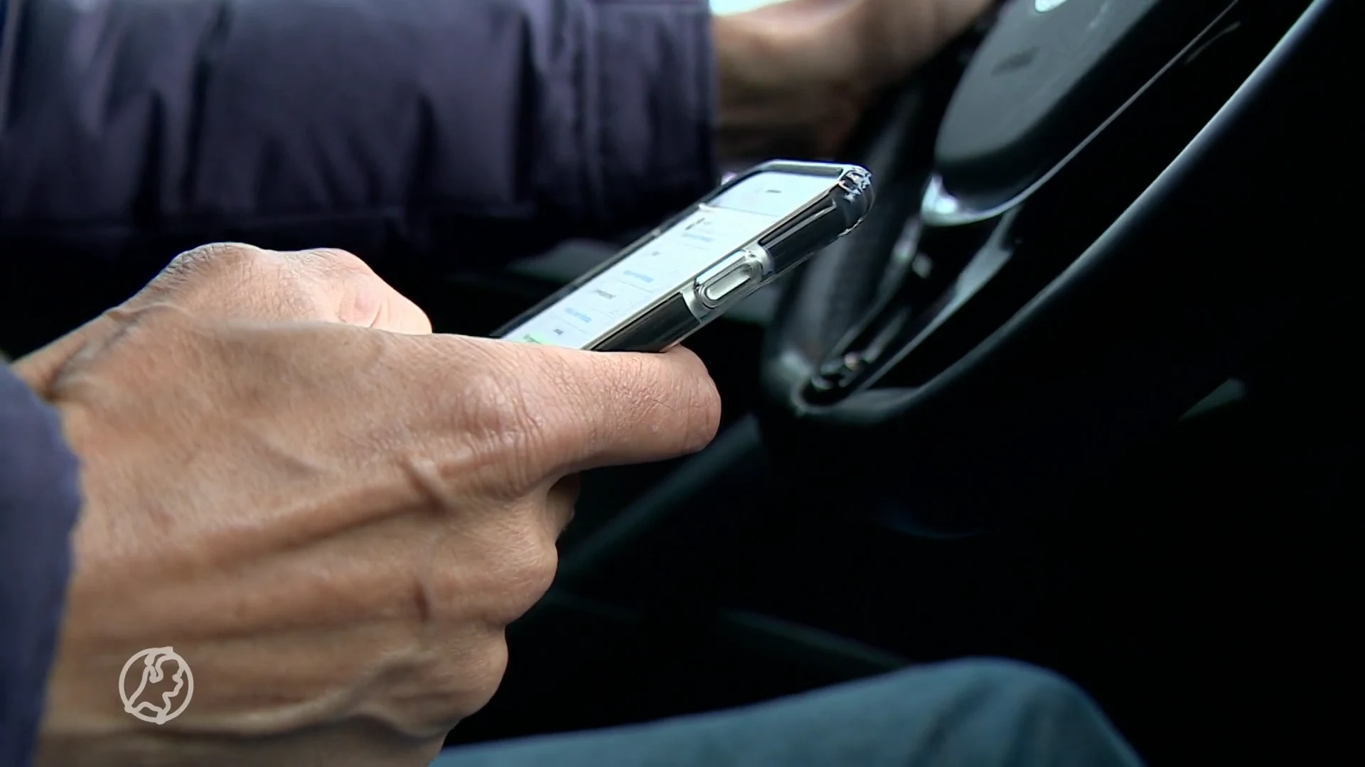 Campagne Rij MONO niet genoeg effect: appen in verkeer neemt toe