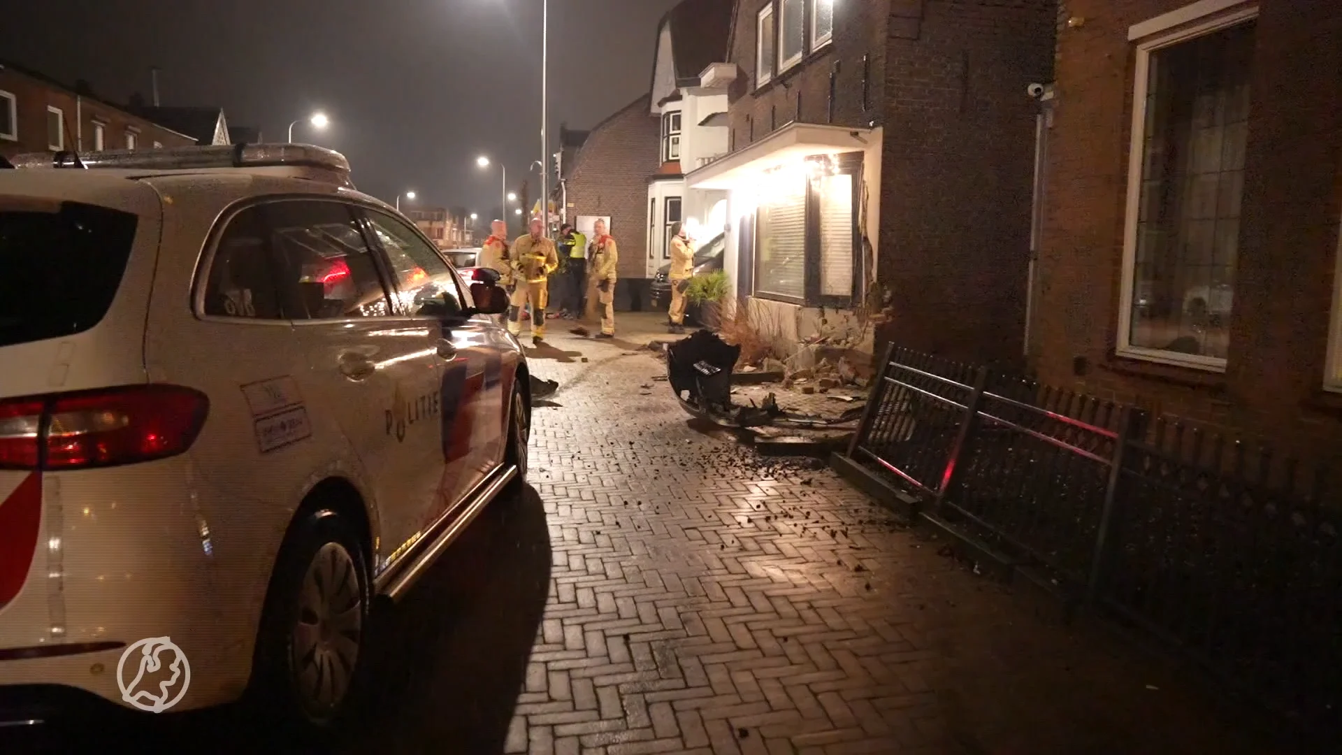 Inbrekers rammen politiewagen en knallen tijdens achtervolging op woning