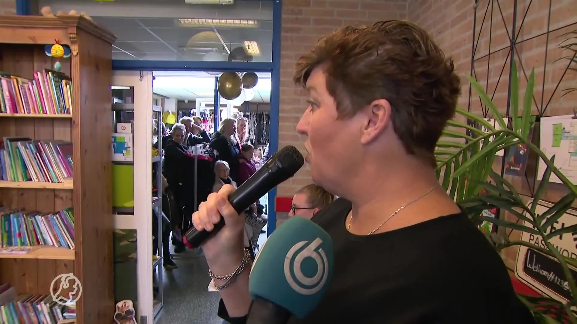 Kledingbanken zien grote groep nieuwe klanten door energiecrisis en oorlog