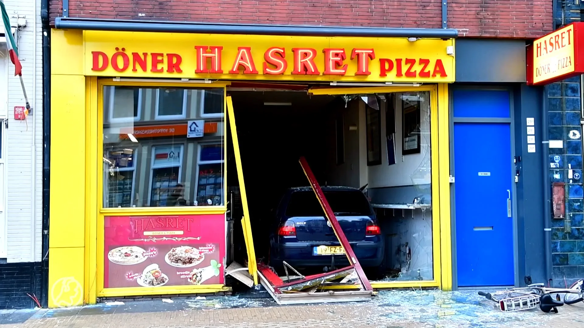 Automobilist rijdt Sanni's kebabzaak in Groningen binnen, tienduizenden euro's schade