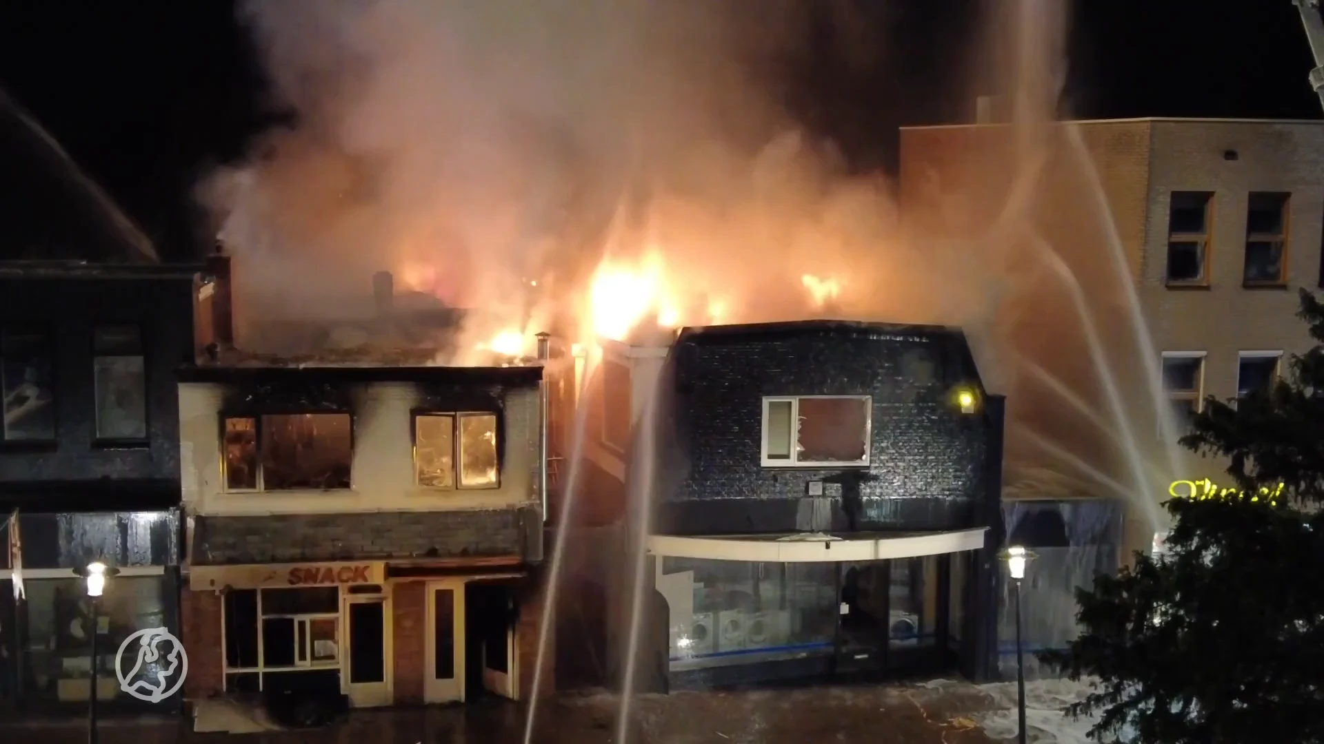 Brand Wolvega onder controle, bewoners mogen weer naar huis