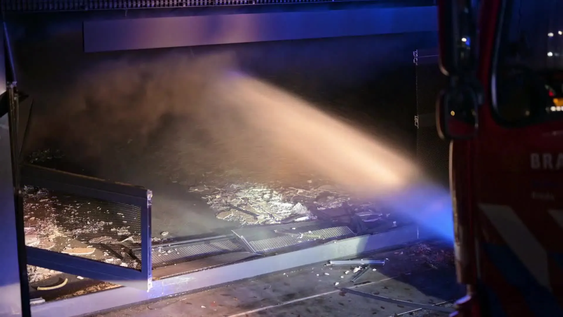 Honderd appartementen ontruimd na brand in parkeerkelder Breda