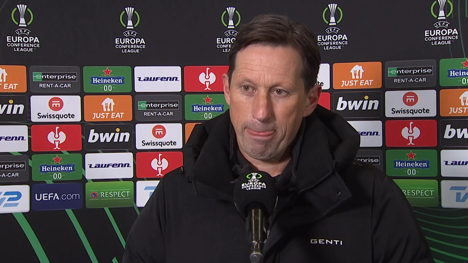 Schmidt over blessure Gakpo: 'Hij heeft veel pijn'