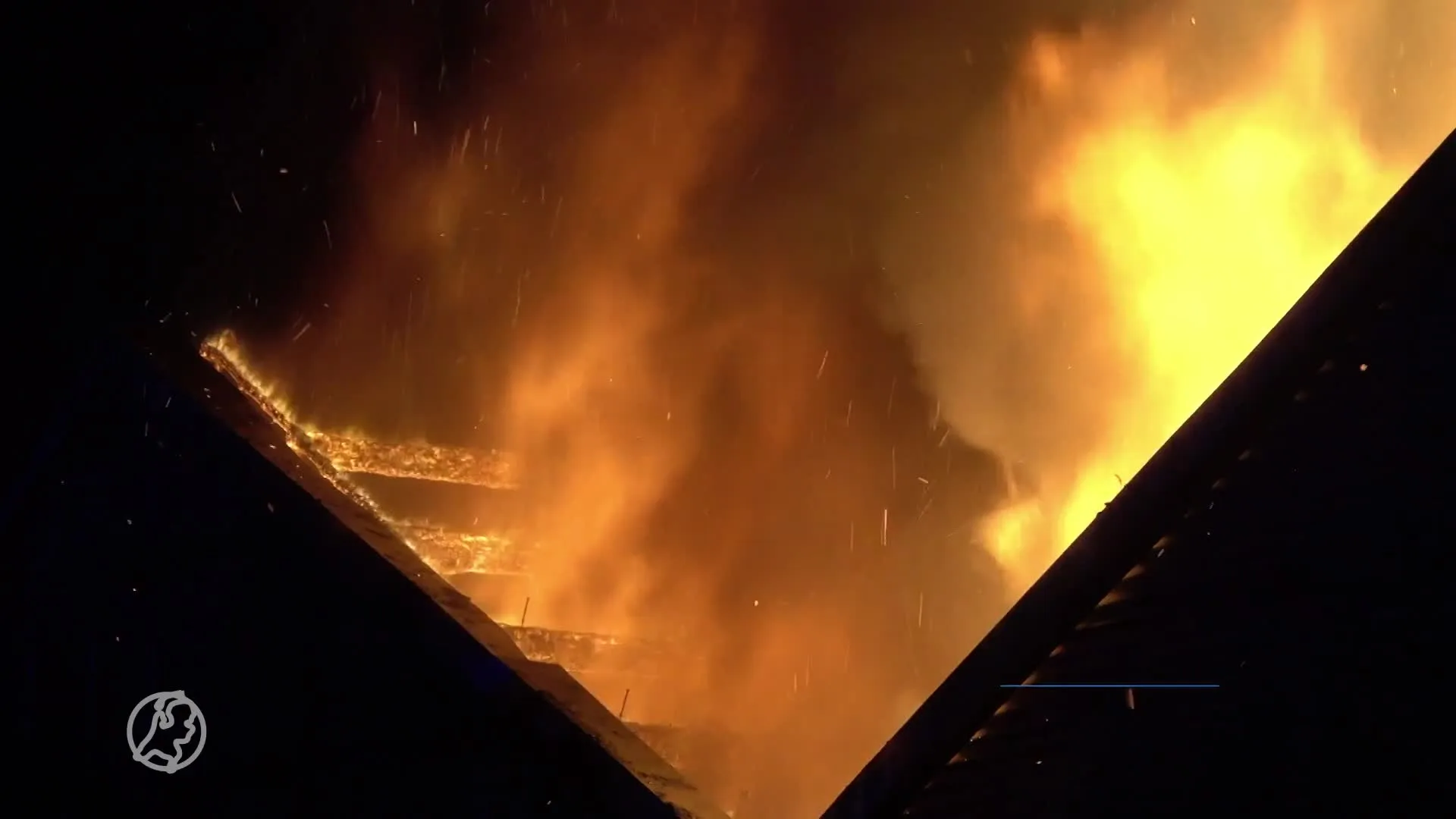 Grote brand verwoest schuren bij  bloemkwekerij Heerhugowaard