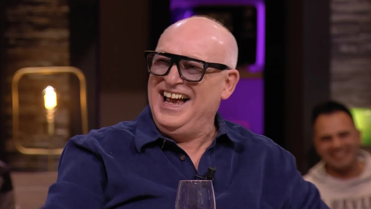 René lacht om klimaatactivisten: ‘Laat ze daar lekker een maand zitten!’