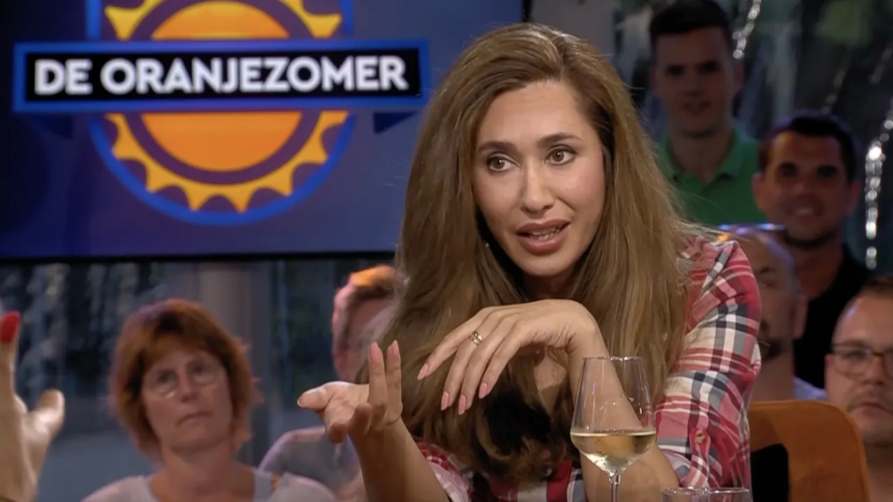 Fidan Ekiz ontving dickpics na bezoek aan De Oranjezomer: ‘Je wordt er helemaal gek van’