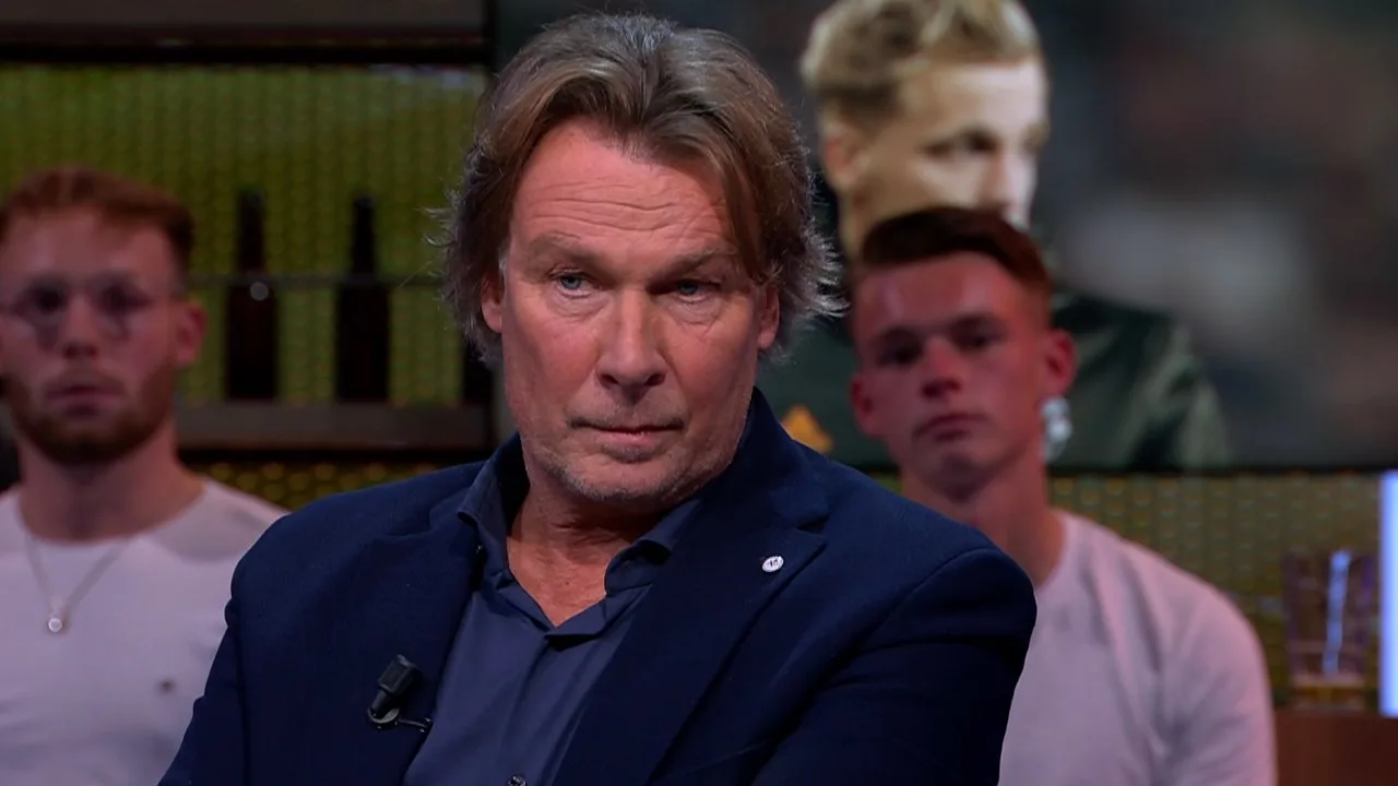 Hans verbaasd door Van de Beek: 'Snap niet waar dit vandaan komt'
