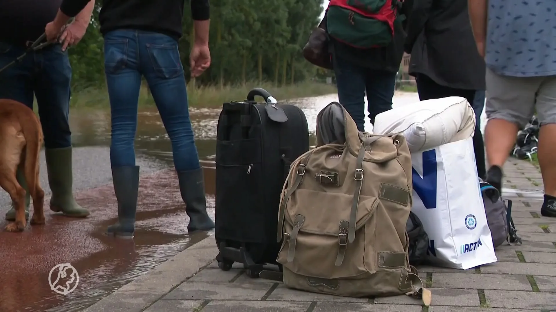 Limburgers verlaten huis en haard vanwege het dreigende water