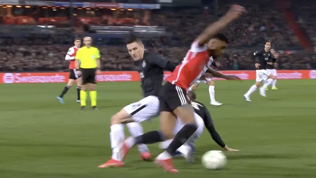 Reiss Nelson dolt twee spelers van Partizan Belgrado