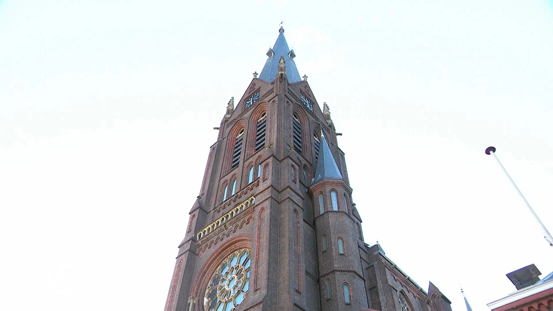 Klagende Voorburgers krijgen gelijk: de kerkklokken moeten zachter