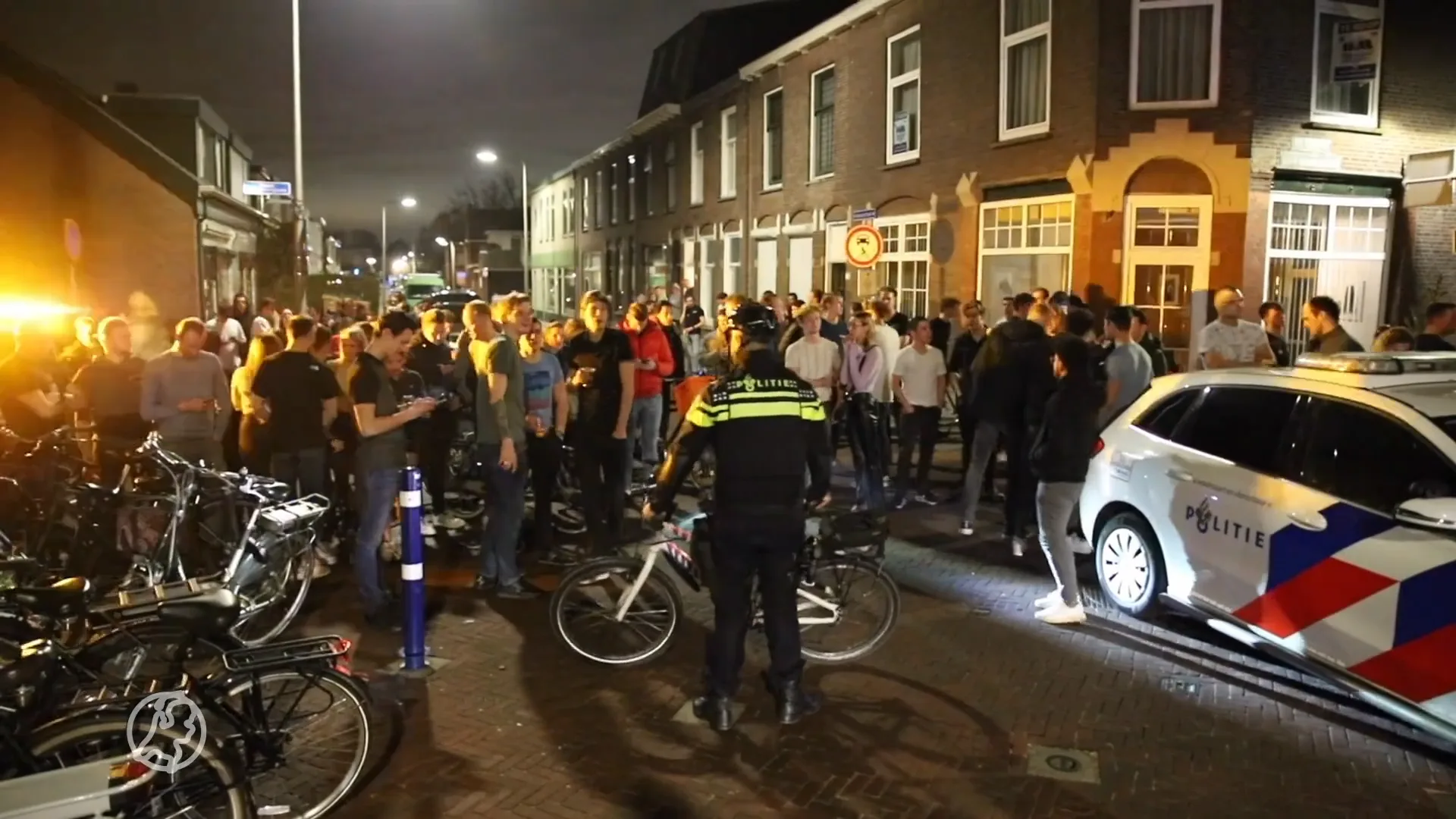 Honderden feestgangers op straat door brand in discotheek Naaldwijk
