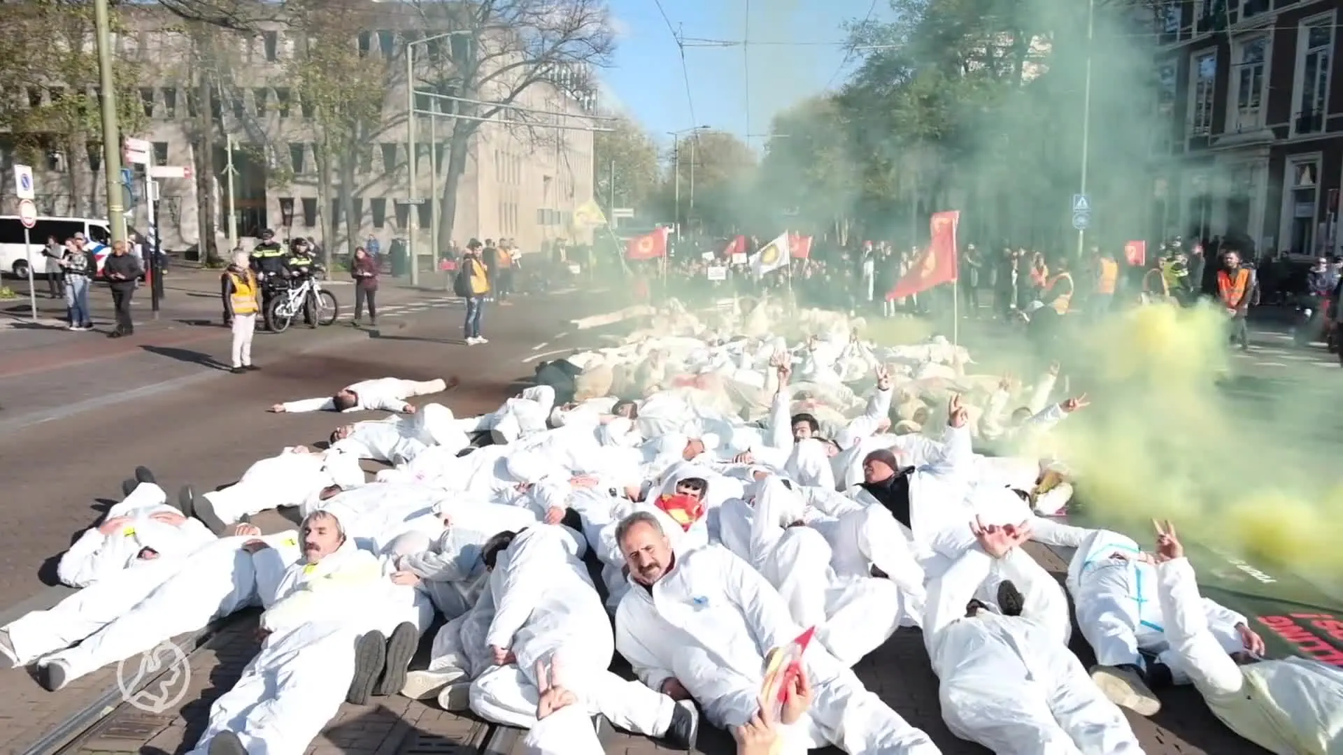 Demonstranten gewond na charges ME bij Koerdisch protest op Malieveld