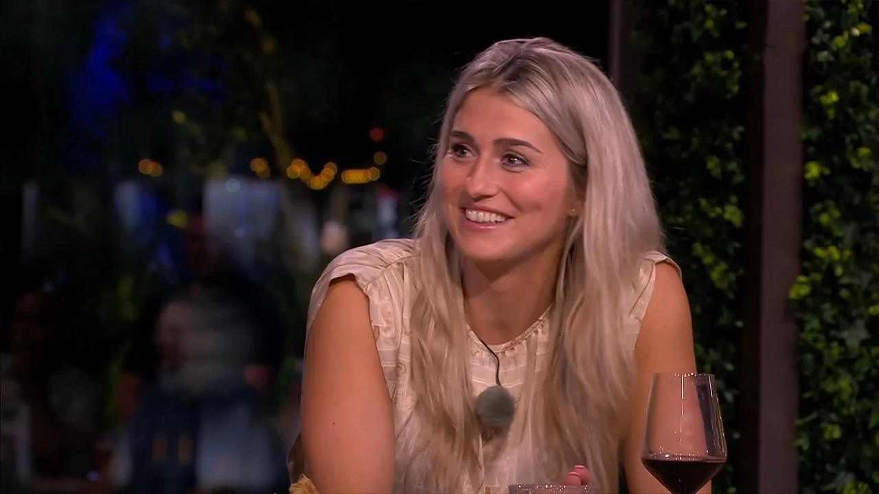 Estavana over Rafael: 'Als hij hetzelfde salaris krijgt, schop ik hem naar jullie!'