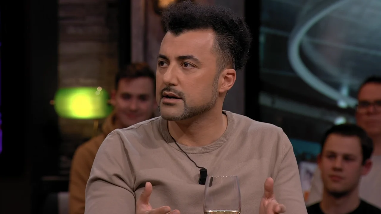 Özcan Akyol zag Erin Jackson medaille winnen: 'Dat maakt schaatsen een B-sport'