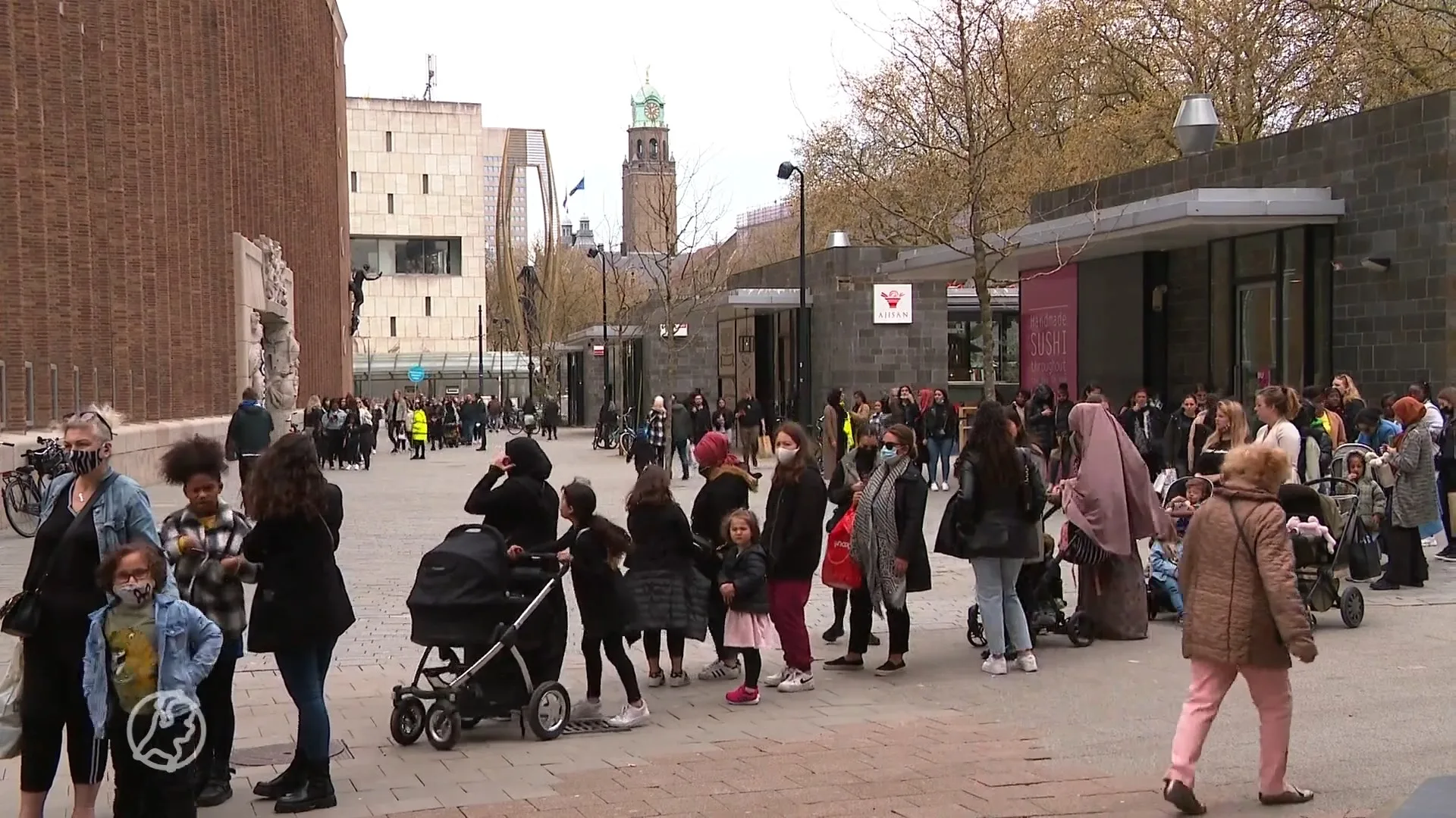 Uren in de rij voor de Primark