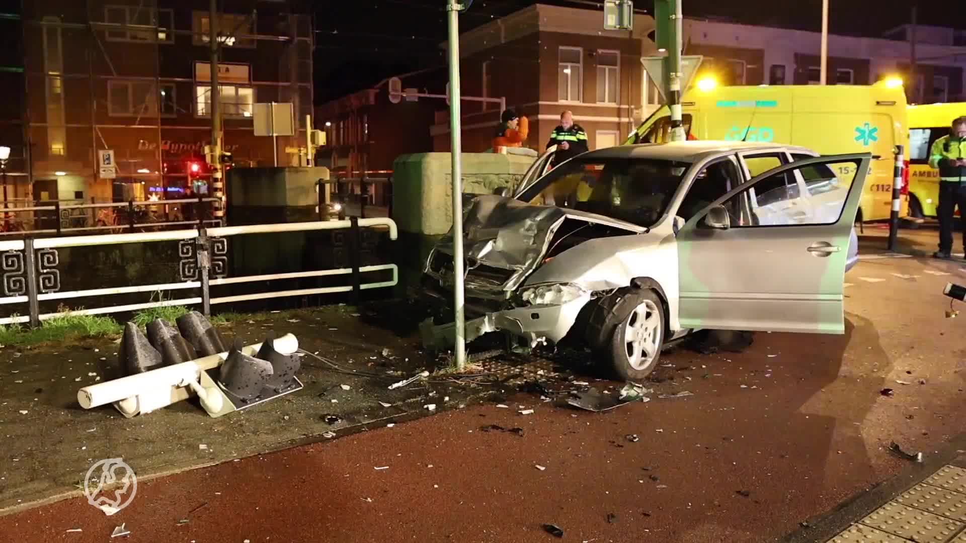 Dode (23) en gewonden bij botsing tussen twee auto's op kruispunt in Den Haag