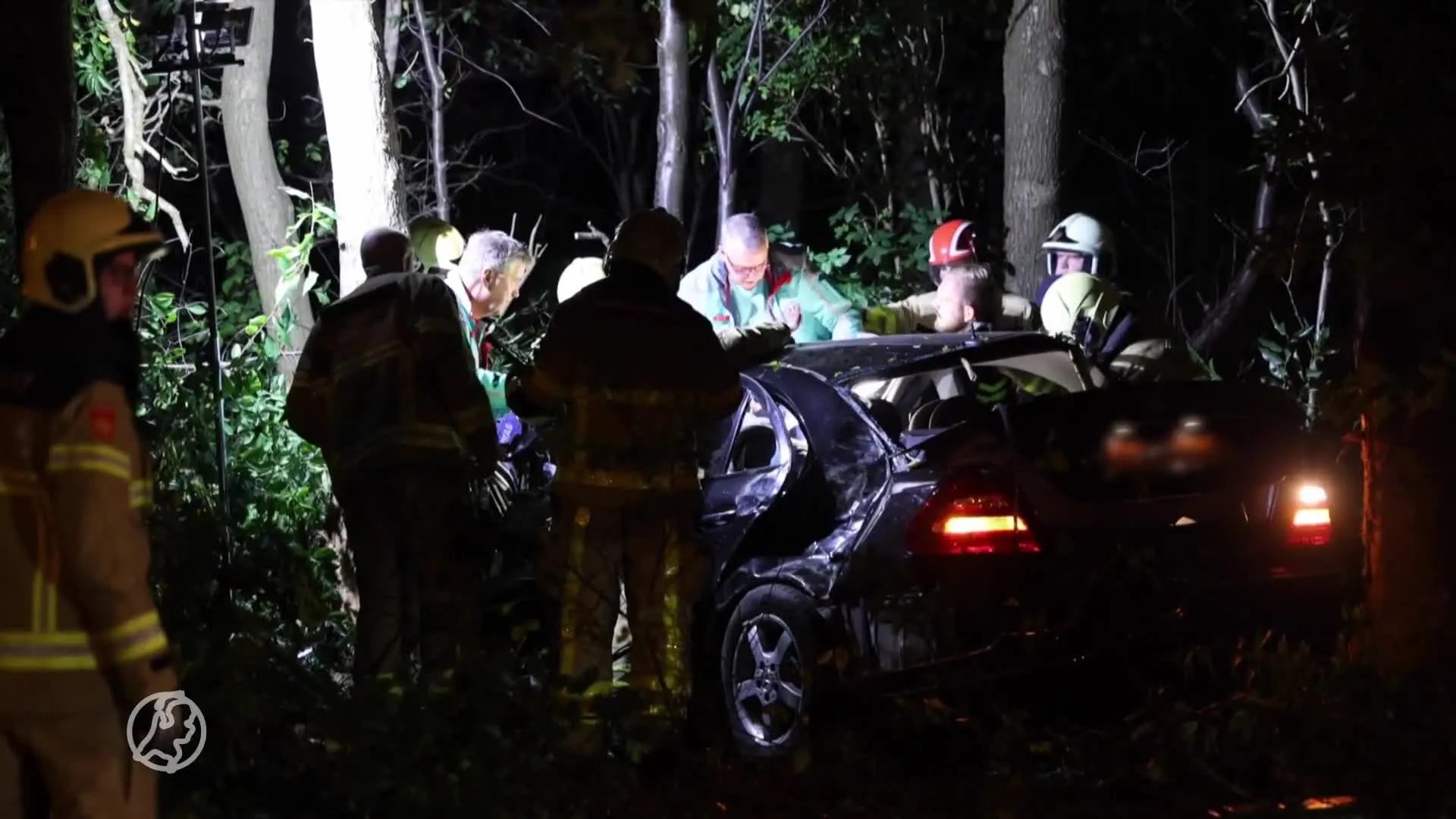 'Man ondergaat amputatie voor hij uit autowrak kan worden bevrijd op A50 bij Epe'
