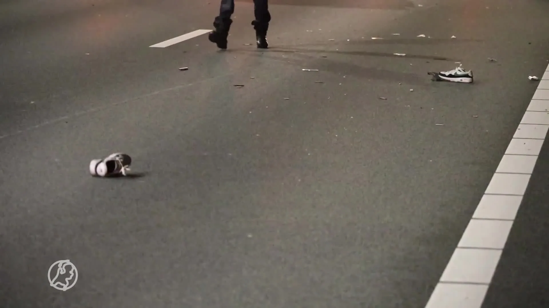 Man overleden na aanrijding met vrachtwagen op A1 bij Muiden