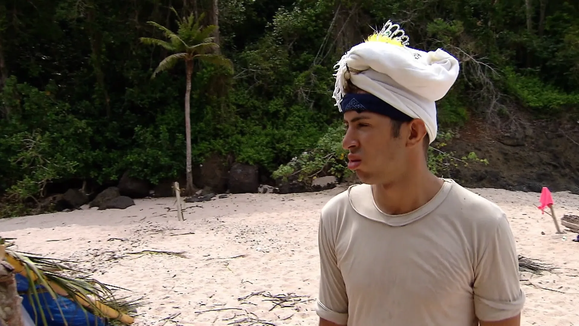 Queen Giel blijft ALLEEN ACHTER op het kamp