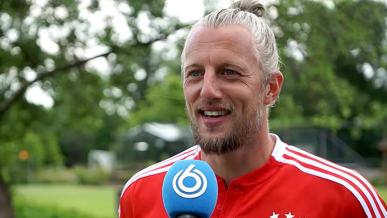 Pasveer volgt De Oranjezomer: 'Blijft altijd lachen gieren brullen aan tafel'