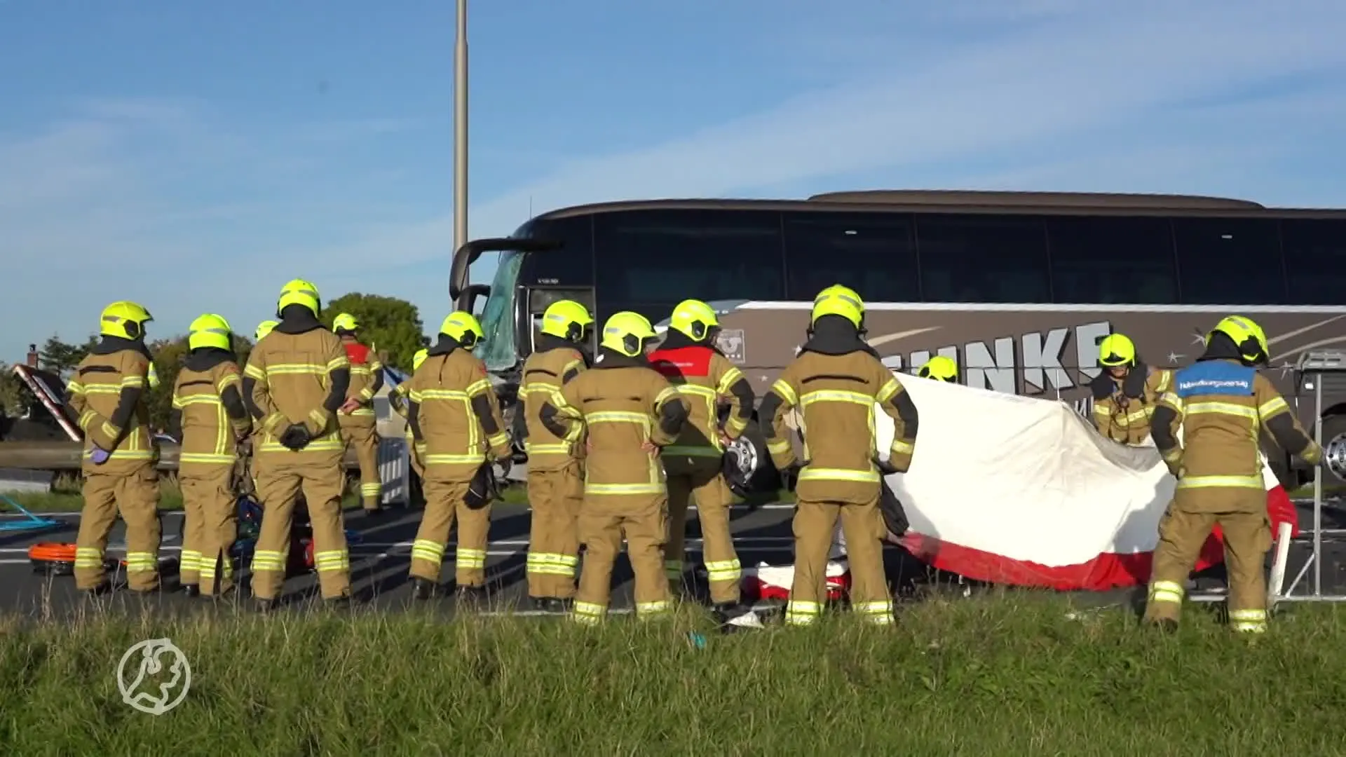 Dode bij ongeluk met Duitse touringcar op N9 bij Bergen