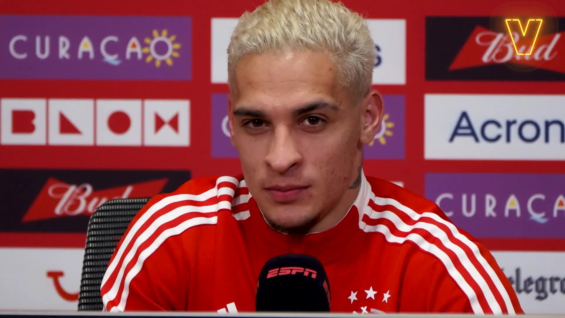 Antony reageert op supporter die zijn wedstrijdshirt afpakte na Klassieker
