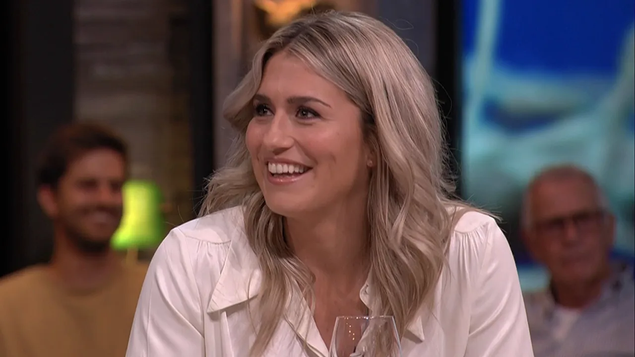 Estavana debuteert als presentatrice: 'Ik denk dat ze enorm gaat keten met die mannen!'