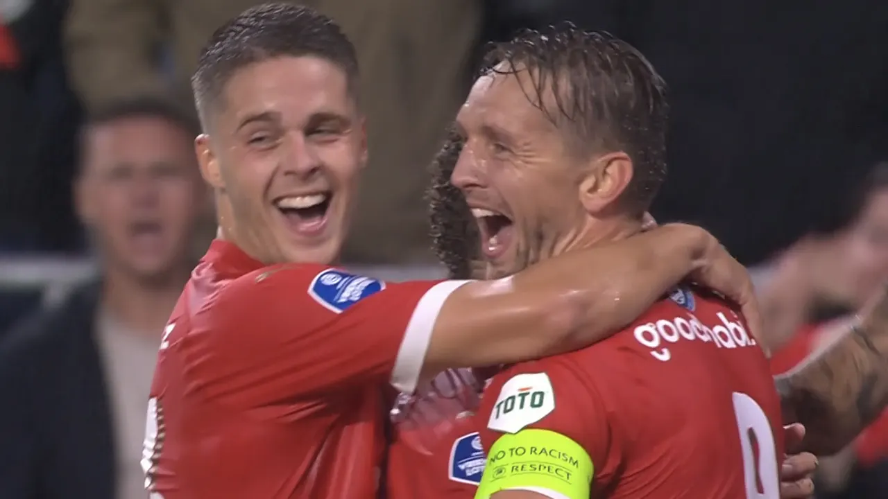 VIDEOGOAL: PSV - Sturm Graz 3-0 (De Jong)