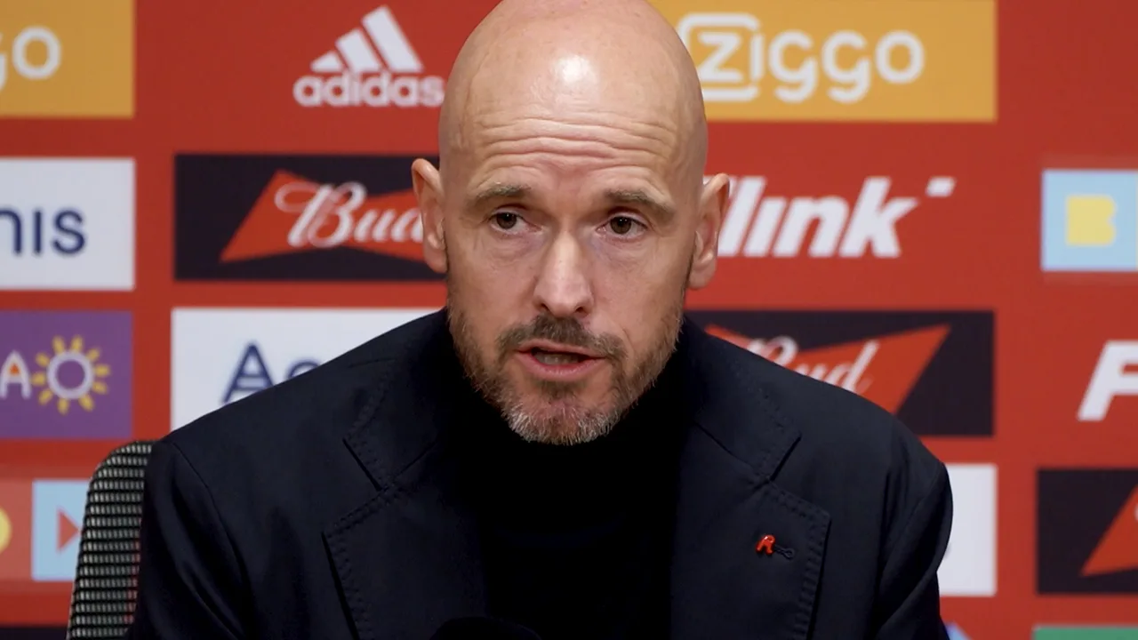 Ten Hag reageert op overlijden zaakwaarnemer Raiola