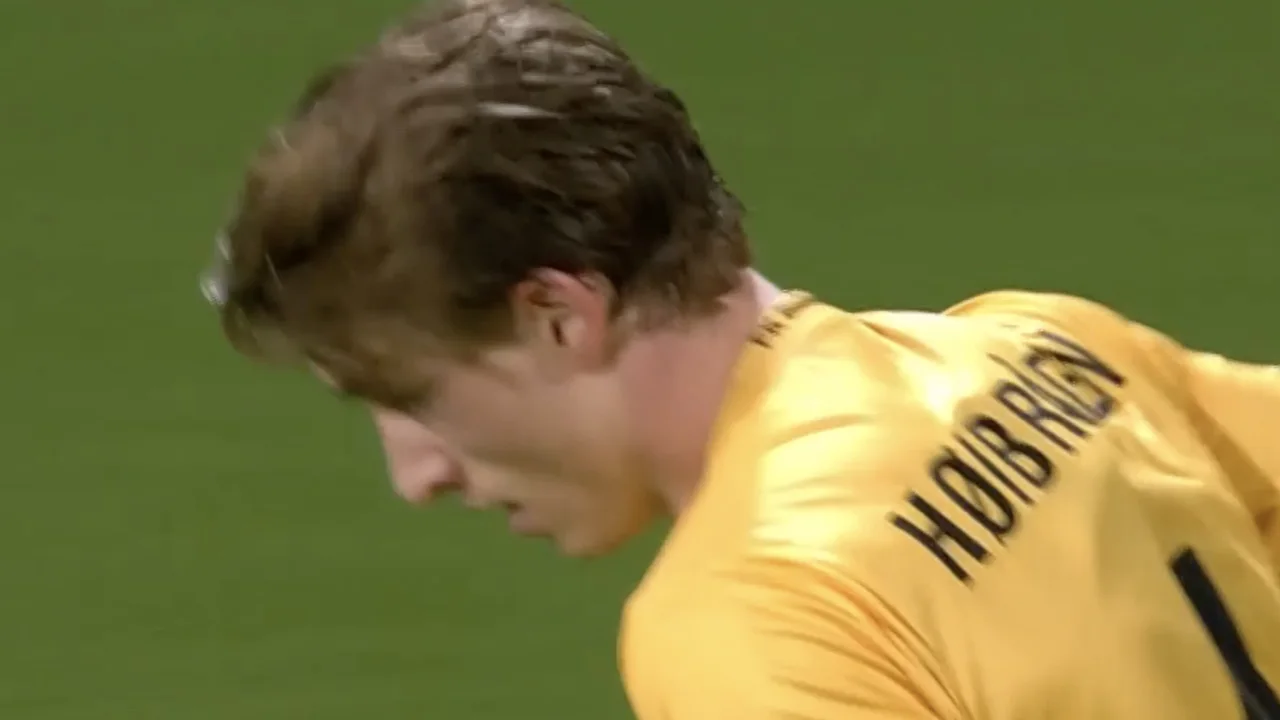 KANS: Hoibraaten kopt rakelings naast