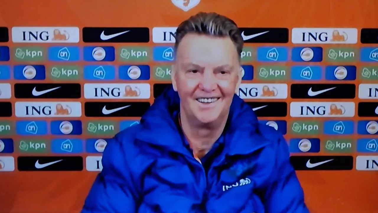 Van Gaal geniet van indrukwekkende speech Memphis: 'Dat vind ik erg mooi'