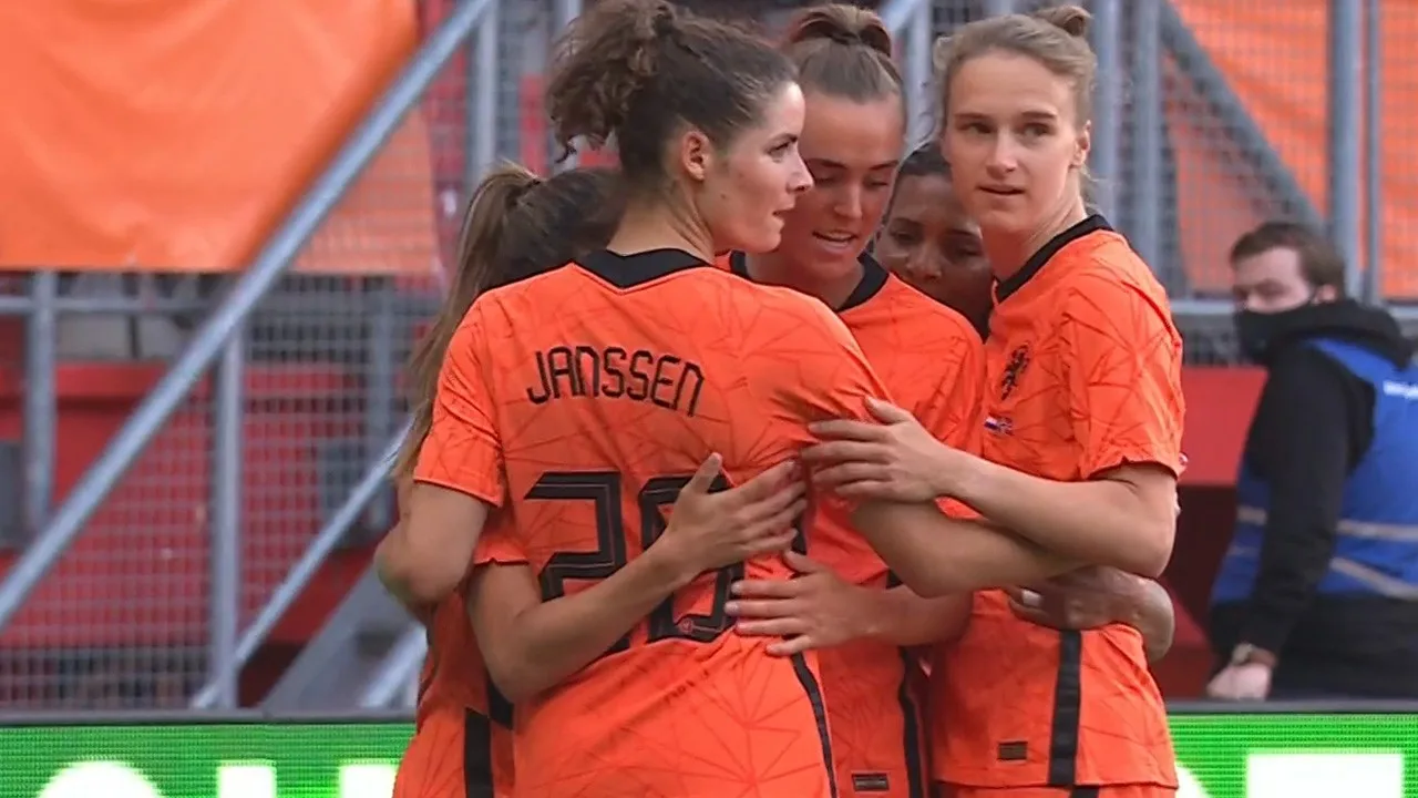 VIDEOGOAL: Oranje Leeuwinnen - Noorwegen 3-0 (Roord)