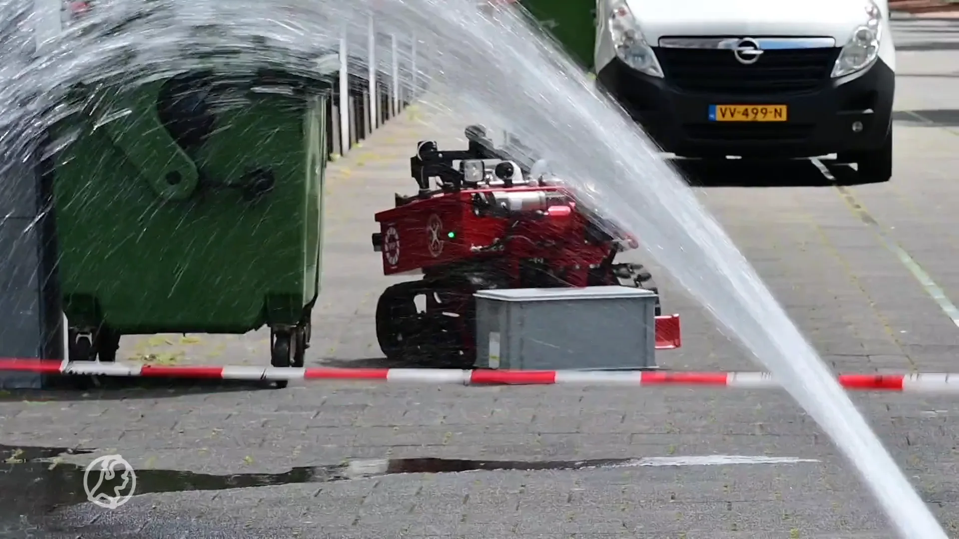 Achtergelaten tas met flessen ontploft bij vuilcontainer in Rotterdam