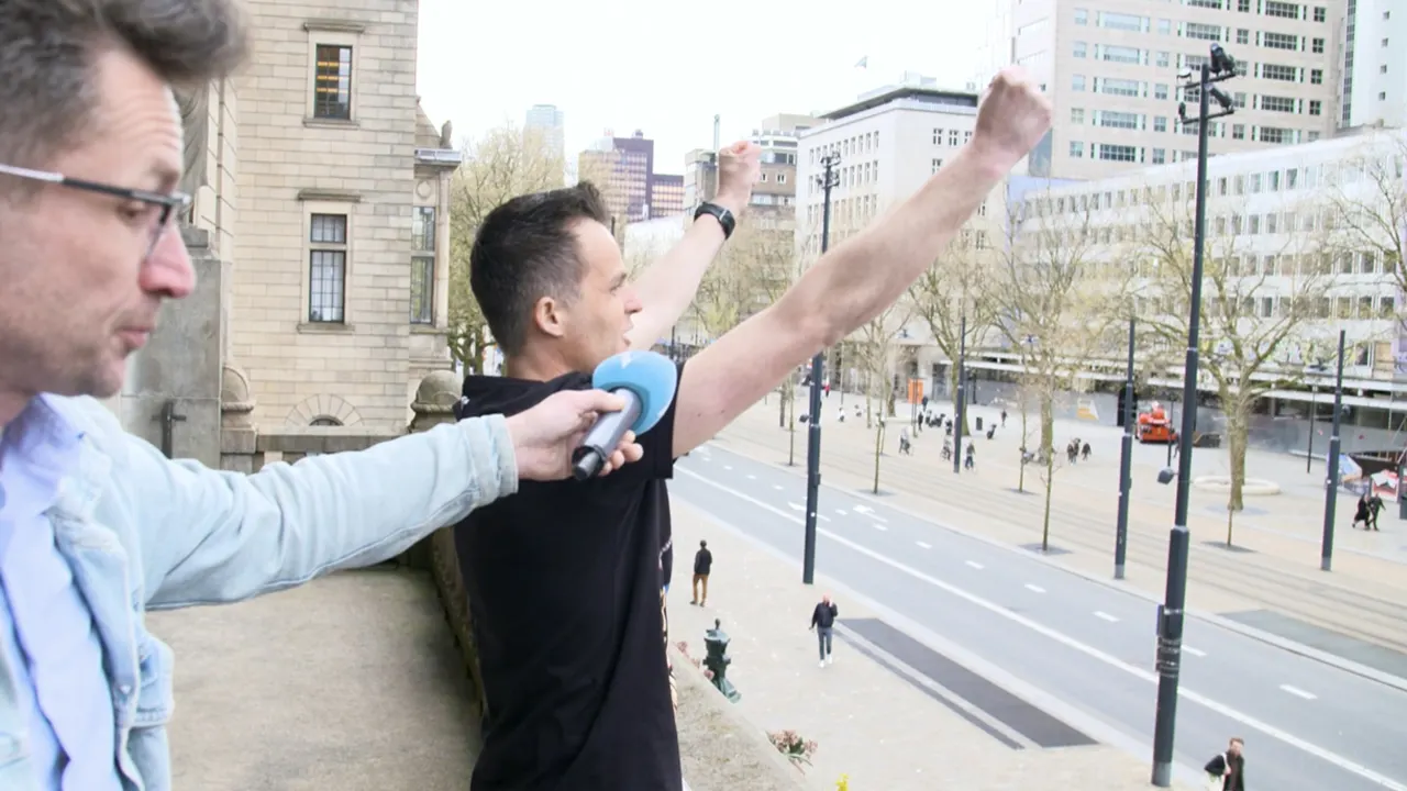 Mitchel aan de Maas klaar voor huldiging Feyenoord op de Coolsingel: 'Dat wordt gekkenhuis!'