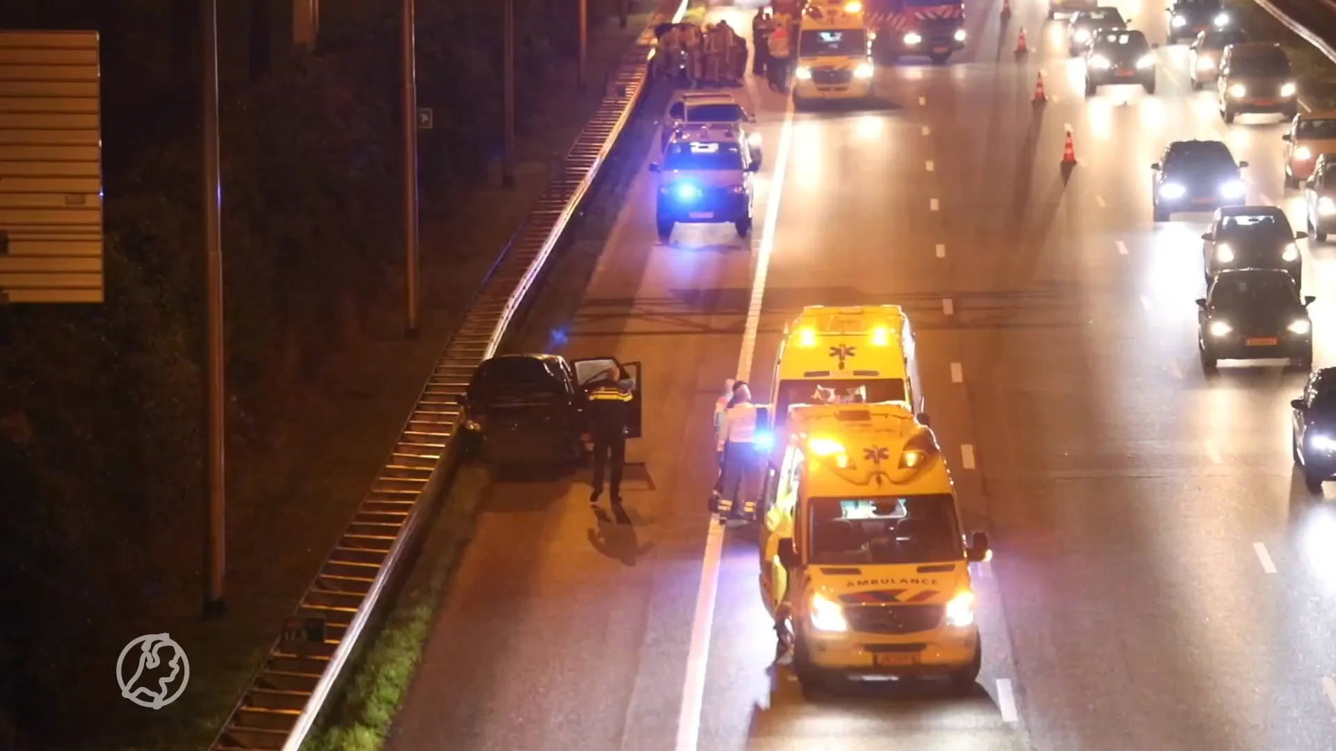 Aanrijding met meerdere voertuigen op A12, bestuurder vlucht