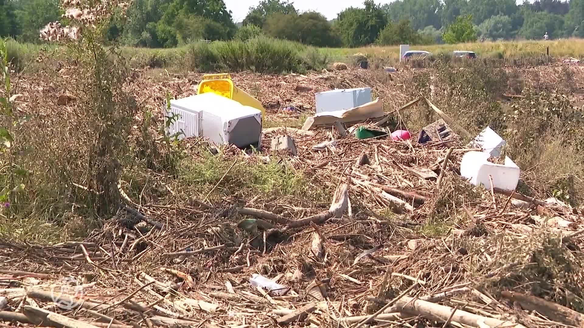 Natuurbeheerders wacht monsterklus: oevers Maas vol achtergebleven rommel