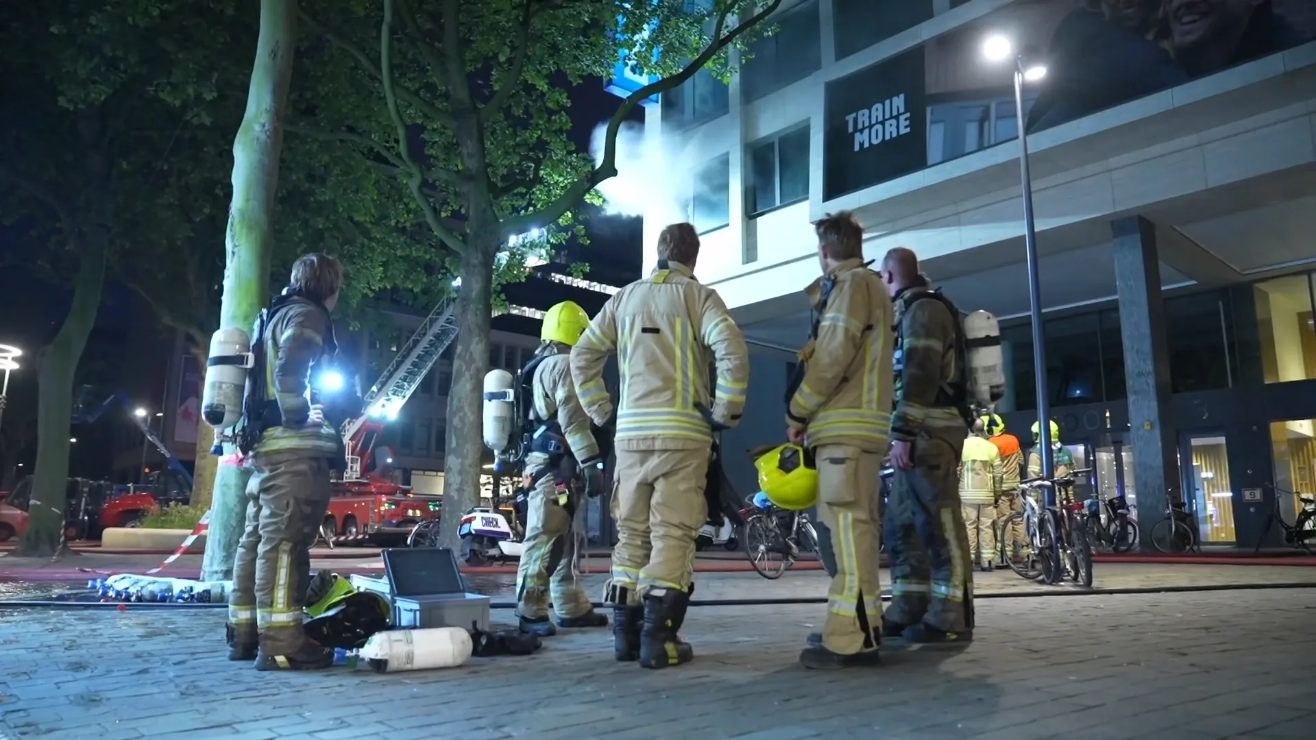 Brand in Rotterdamse sportschool, saunagangers opgevangen in stadhuis