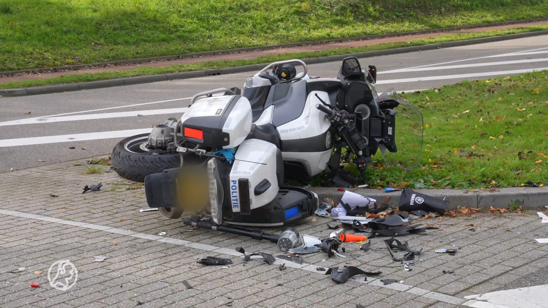 Automobilist rijdt motoragent aan in Den Bosch