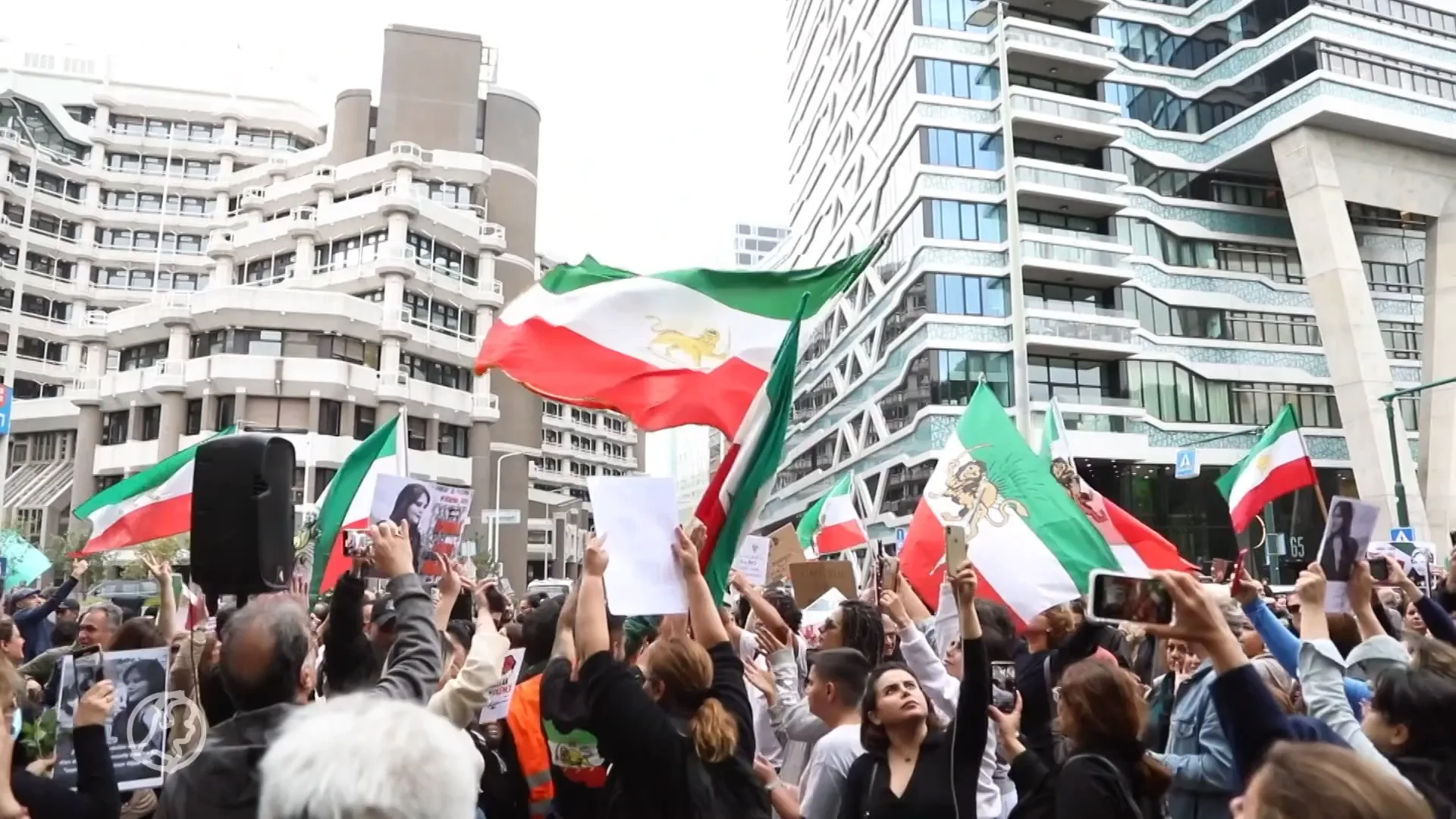 Honderden deelnemers bij Haagse demonstratie tegen vrouwengeweld in Iran