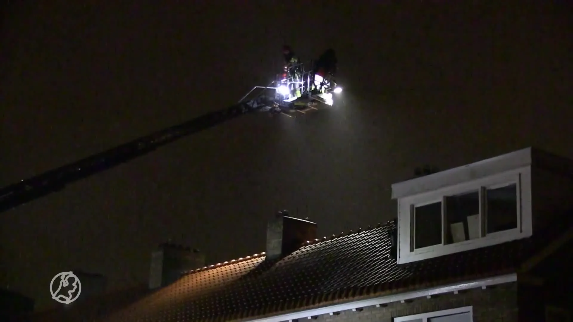 Zaanse buurt opgeschrikt door explosie: man raakt gewond